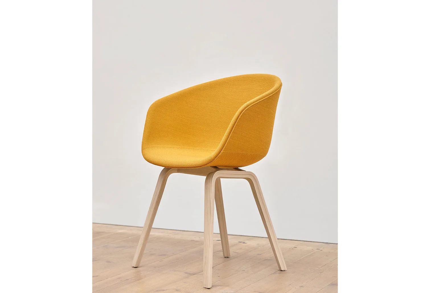 AAC 23 Chair