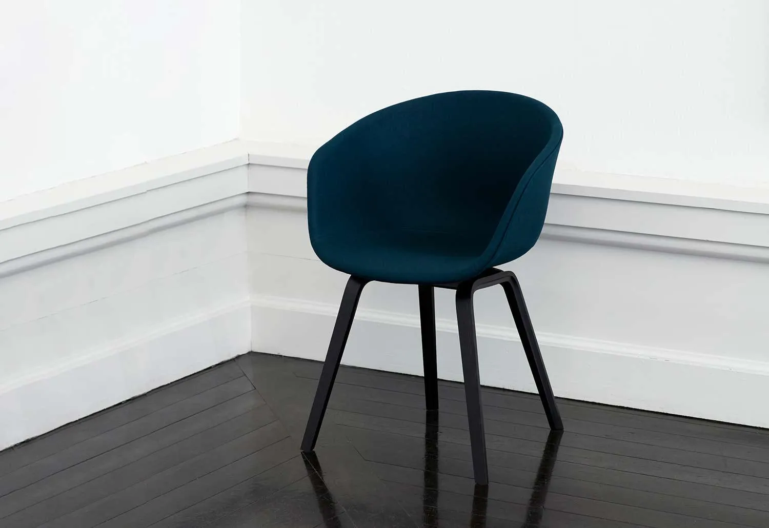 AAC 23 Chair
