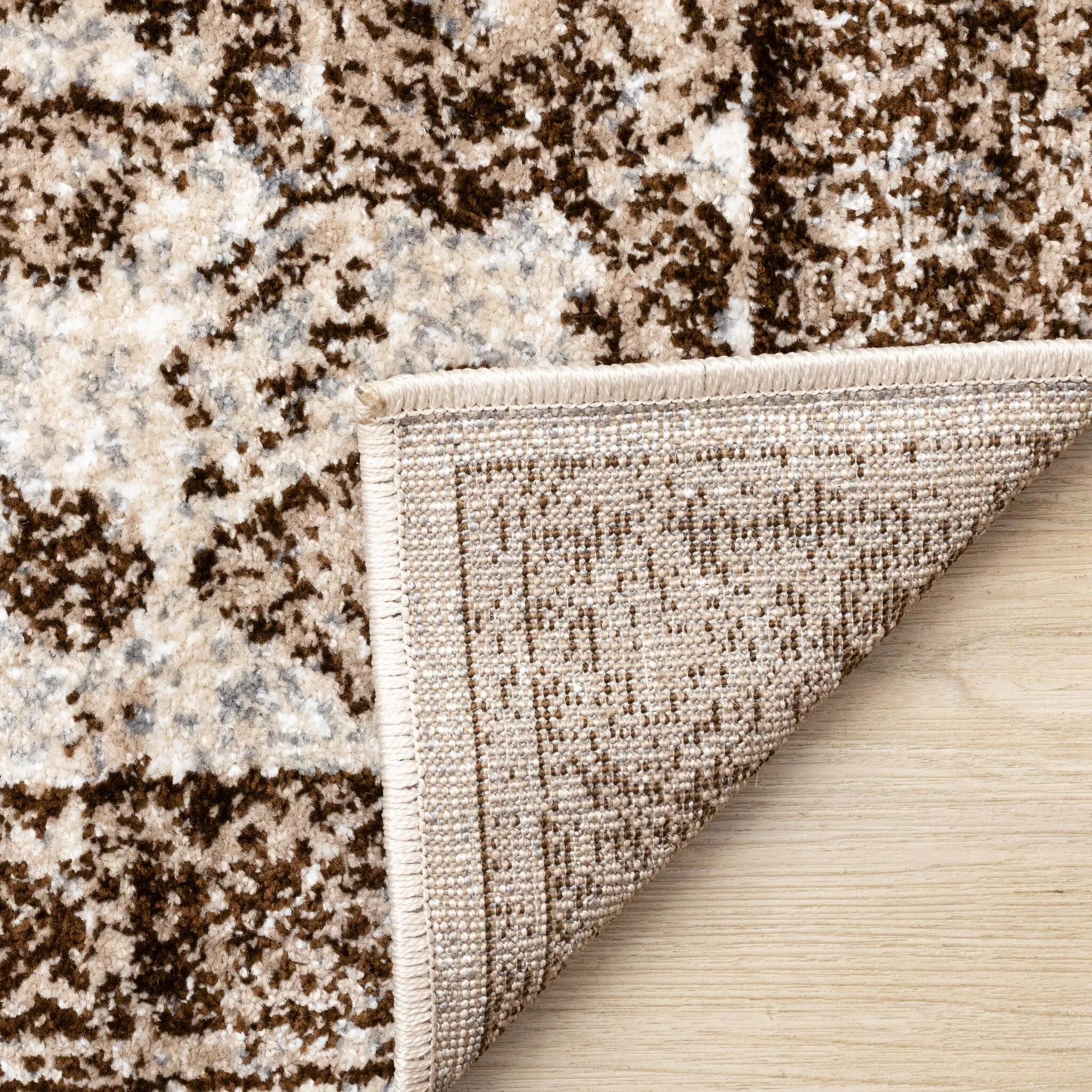 Antique Charm 6'7" x 9'6" Distressed Classic Area Rug - Brown, Grey, White