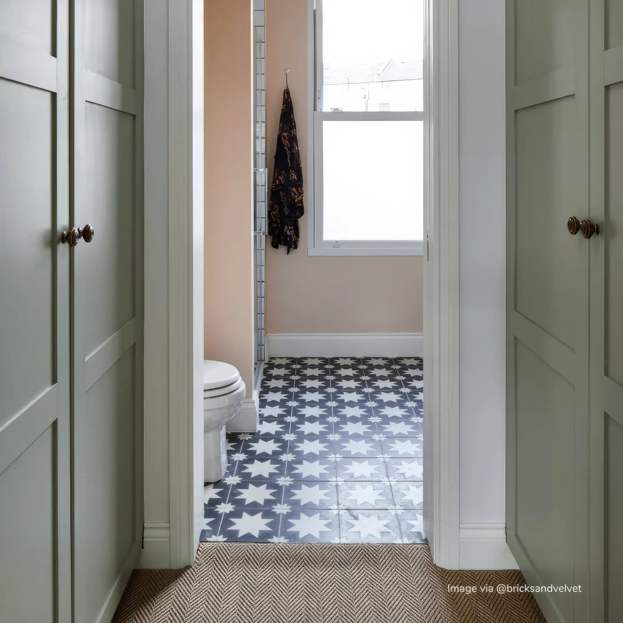 Black Pradena Tile