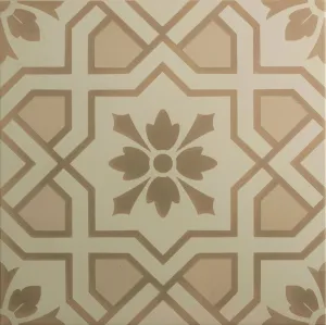 Cotehele Taupe On Chalk