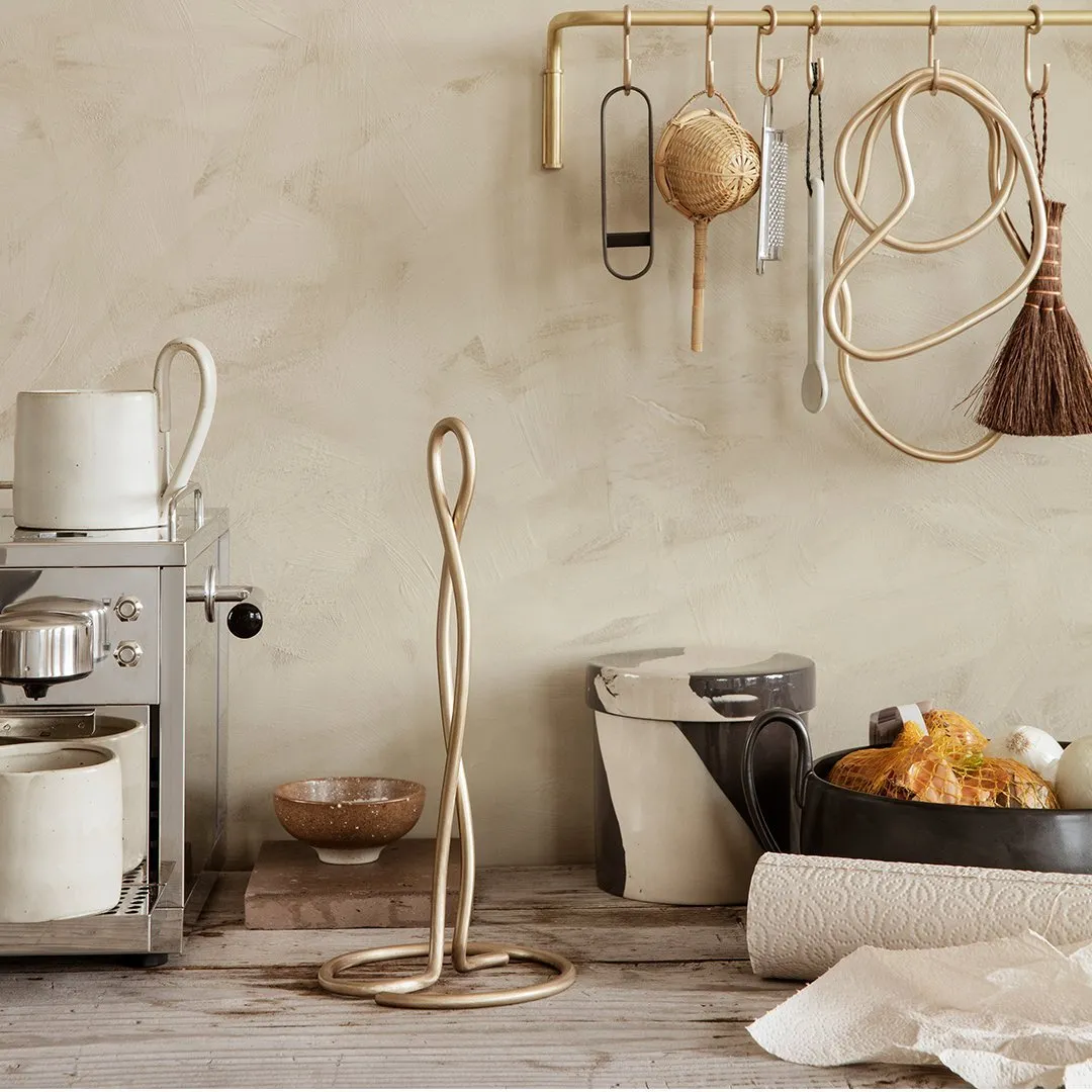 Curvature Paper Towel Holder