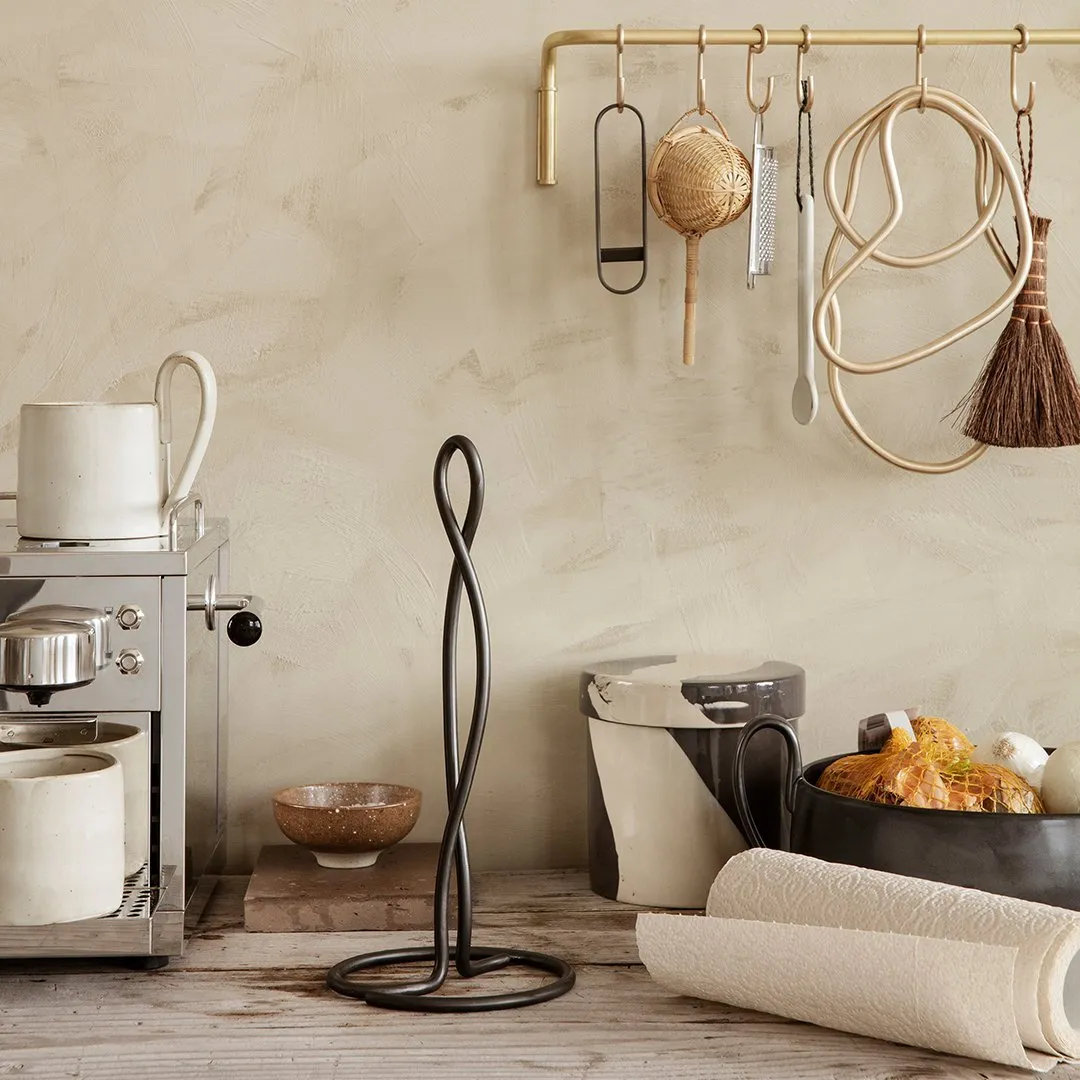 Curvature Paper Towel Holder