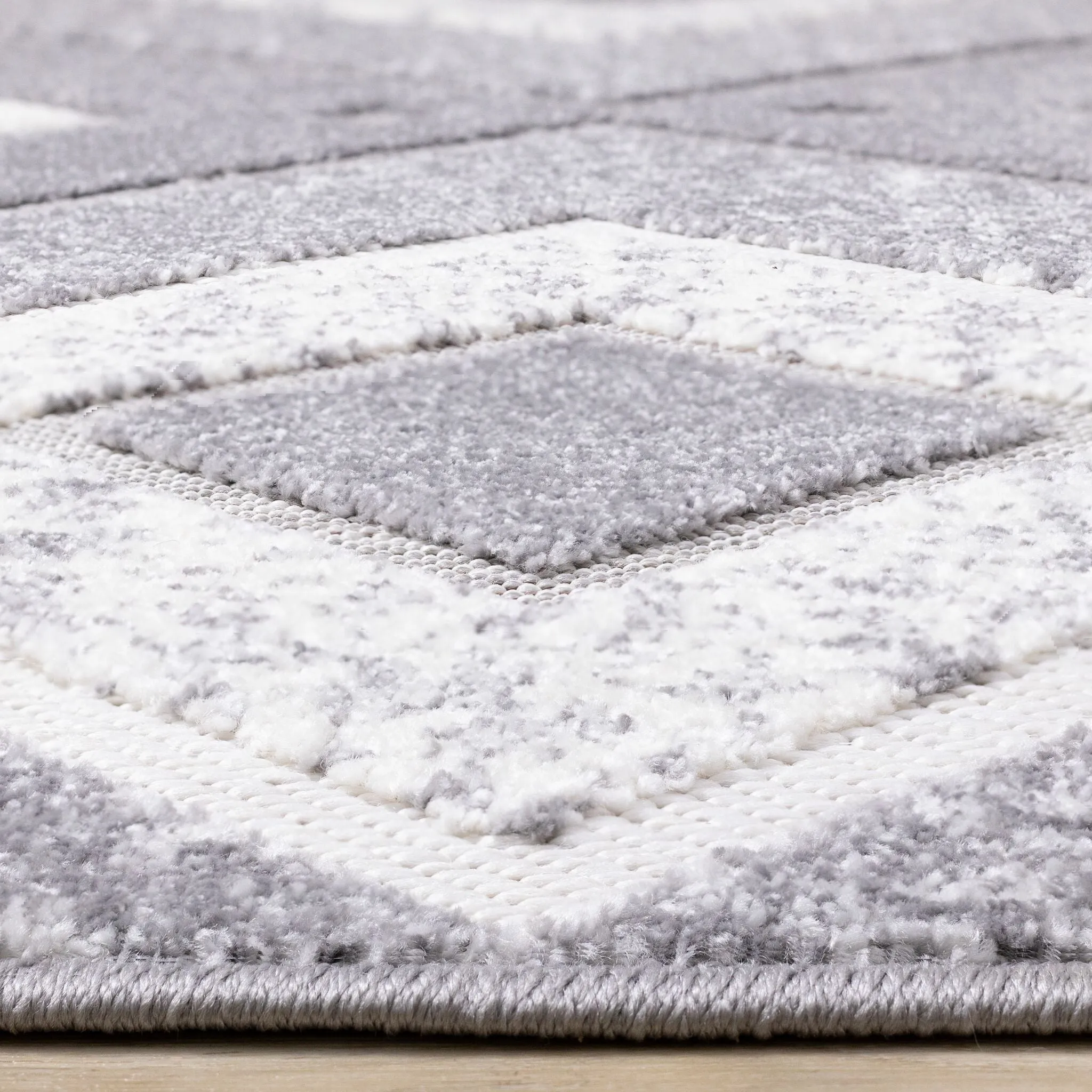 Diamond Mist 5'3" x 7'7" Diamond Pattern Area Rug - Grey, White