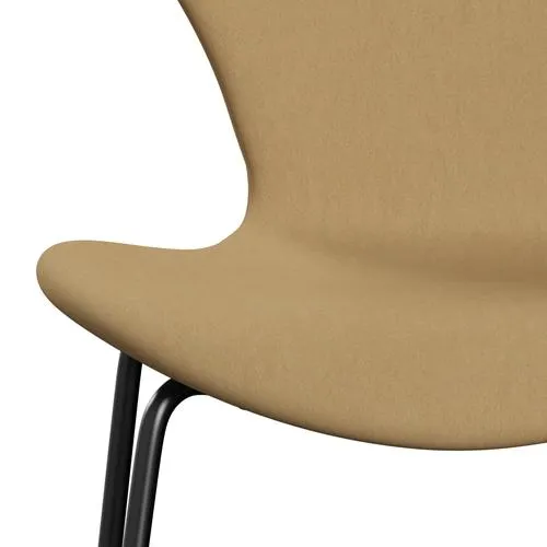 Fritz Hansen Series 7™ Chair Full Upholstery, Black/Comfort Beige (C00280)