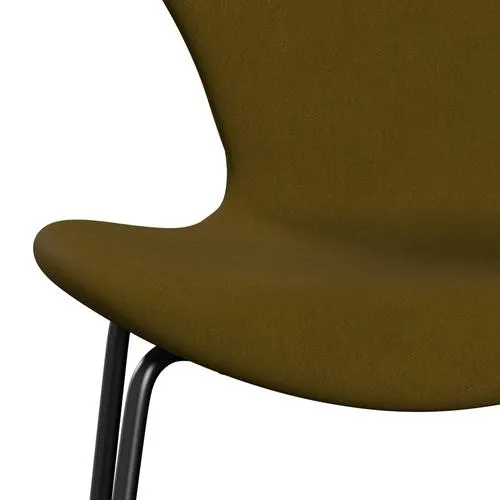 Fritz Hansen Series 7™ Chair Full Upholstery, Black/Comfort Brown (C68007)