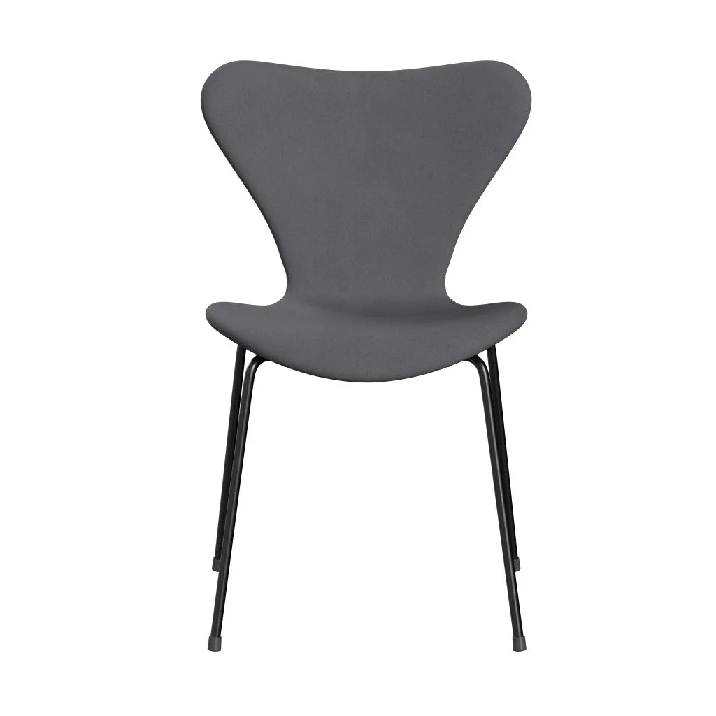 Fritz Hansen Series 7™ Chair Full Upholstery, Black/Comfort Grey (C01012)