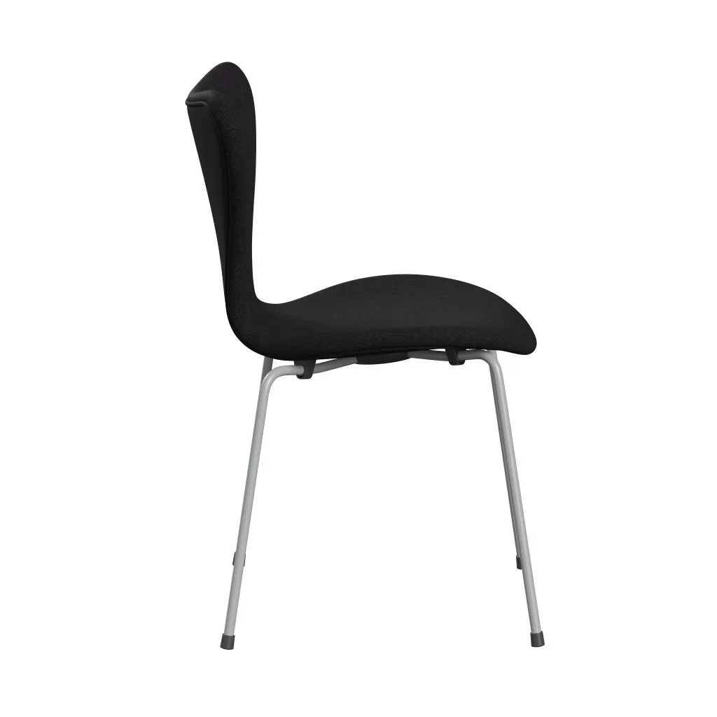 Fritz Hansen Series 7™ Chair Full Upholstery, Nine Grey/Remix Dark Blue Aubergine