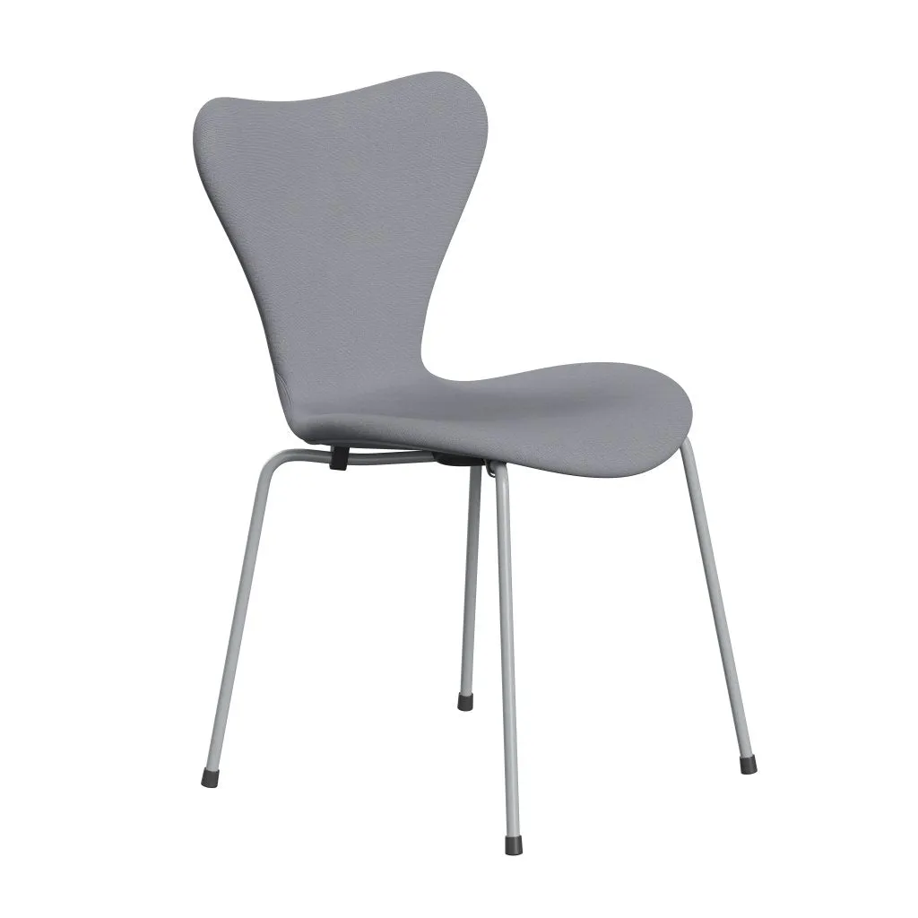 Fritz Hansen Series 7™ Chair Full Upholstery, Silver Grey/Christianshavn Light Grey Plain