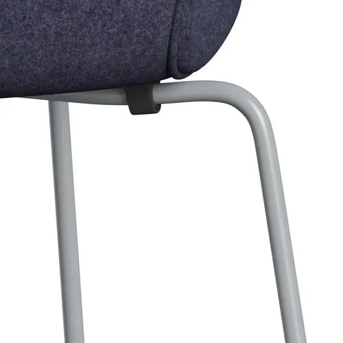 Fritz Hansen Series 7™ Chair Full Upholstery, Silver Grey/Divina Md Cool Grey