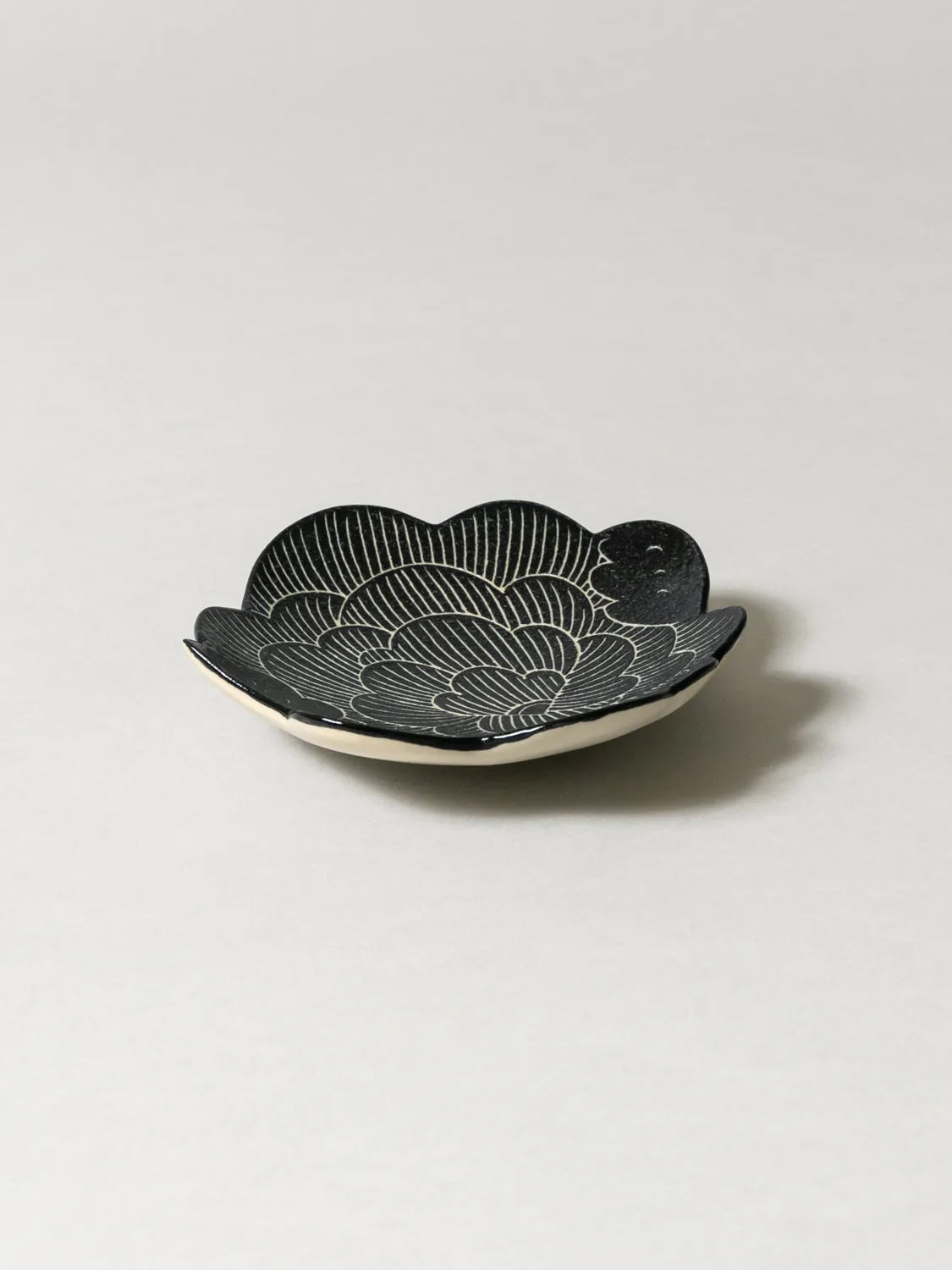 FUGA Wind Flower Plate - Black