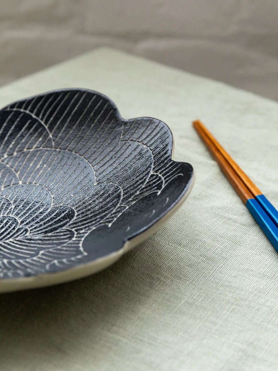 FUGA Wind Flower Plate - Black