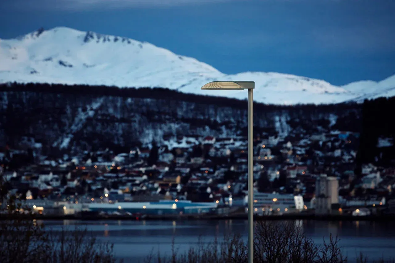 Louis Poulsen Lp Xperi Lamp Class I 6603 Lumens, ø7.6 Cm Pole