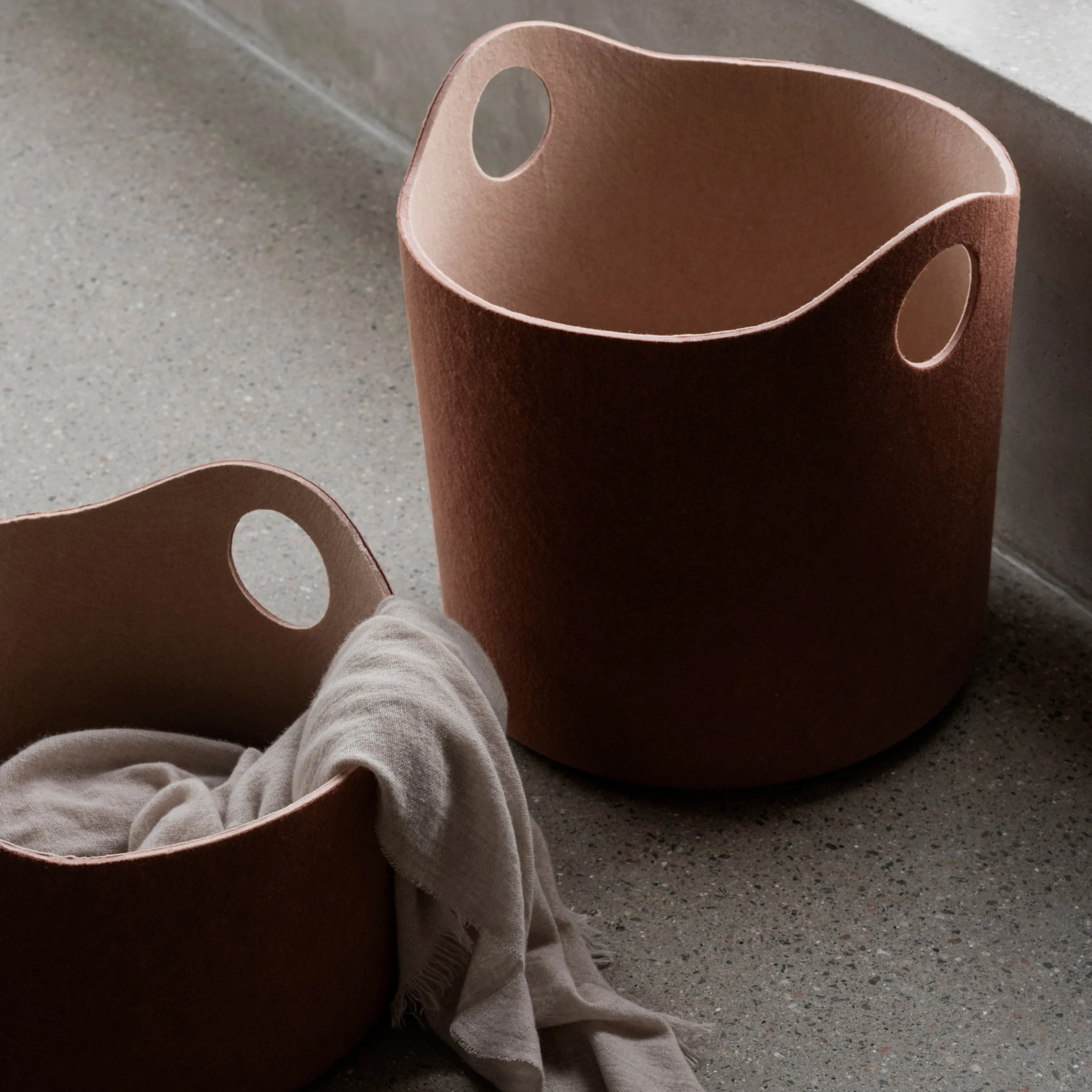 Medium Tiggy Felt Basket with Handles
