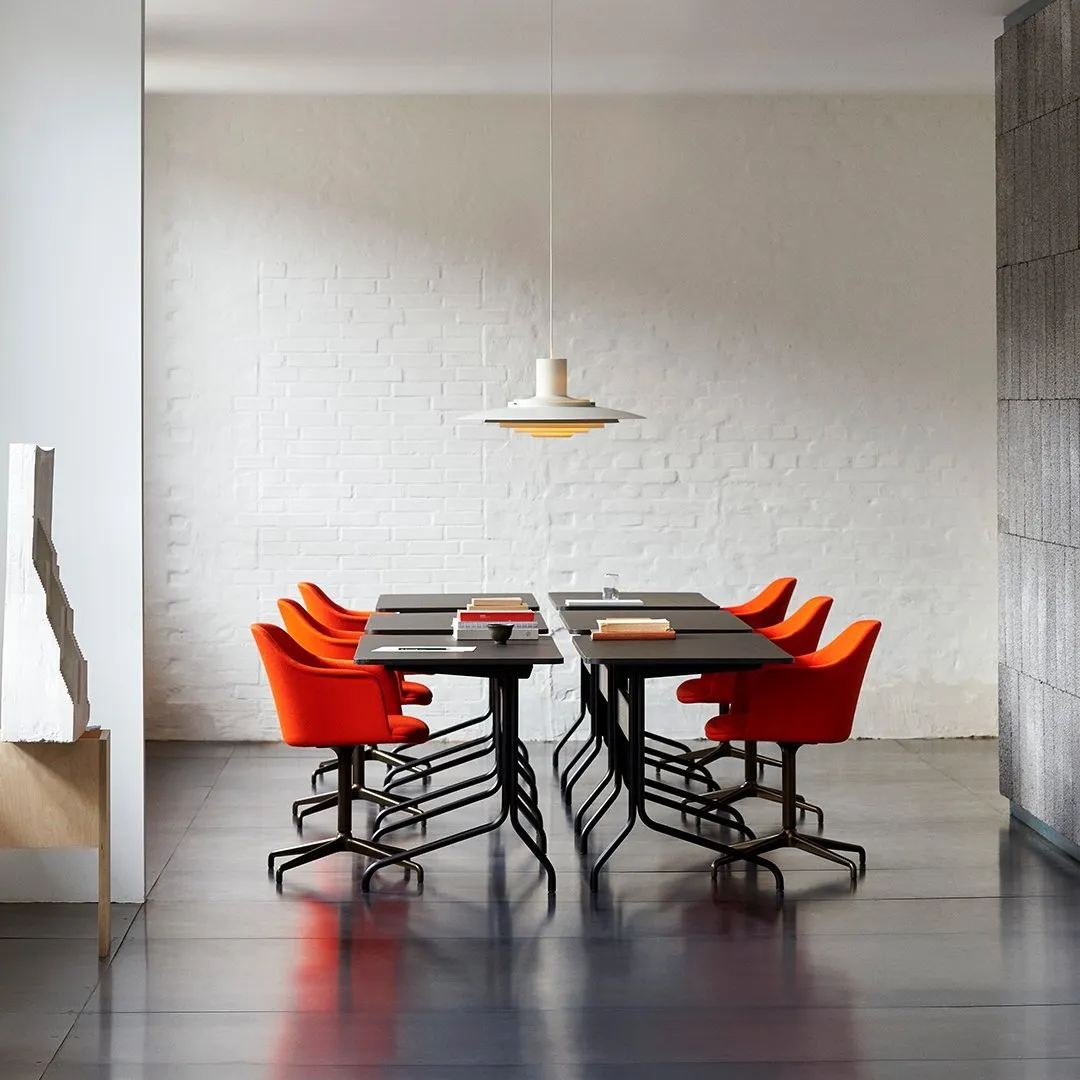 Pavilion AV16 Desk