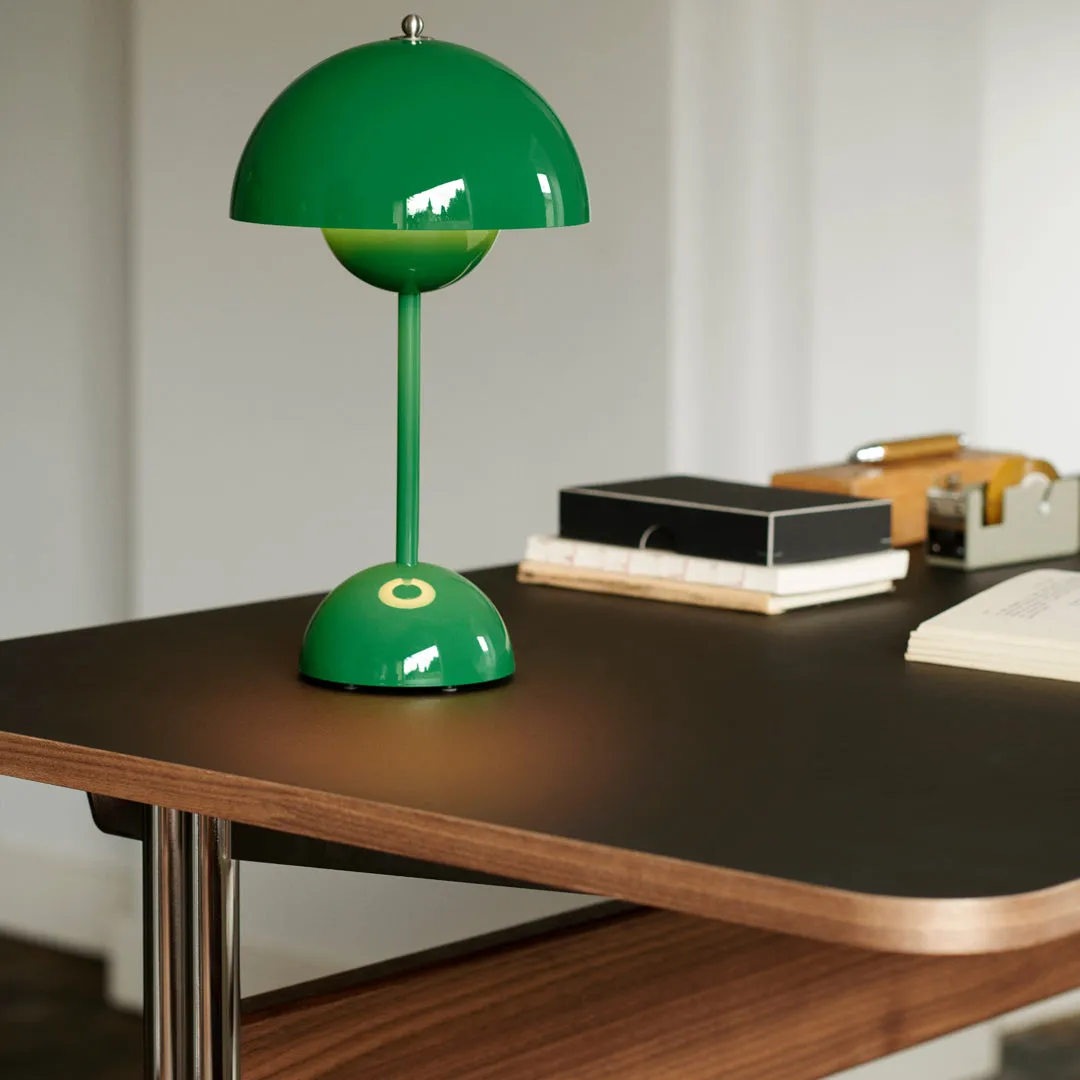 Pavilion AV16 Desk