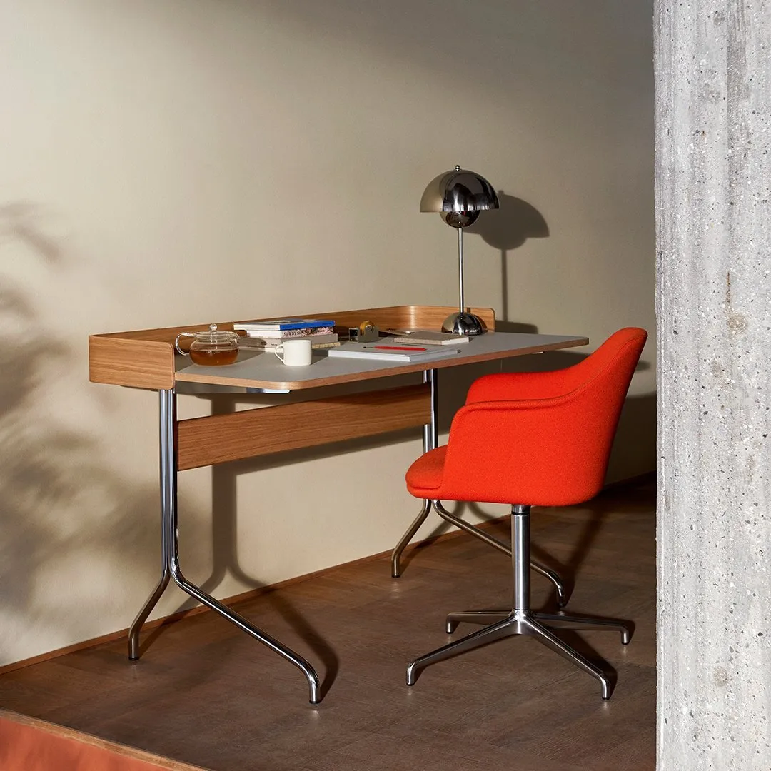 Pavilion AV17 Desk