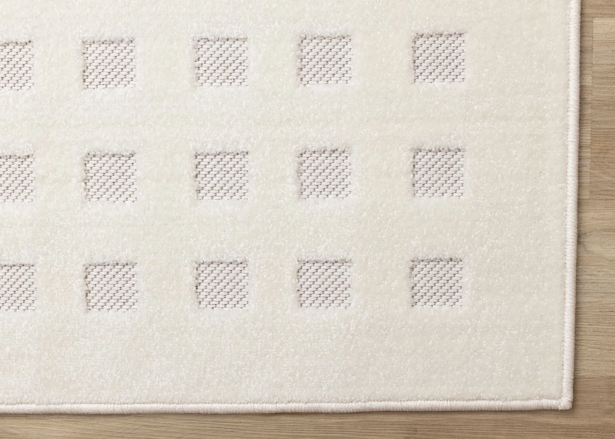 Pearl Grid 5'3" x 7'7" Grid Design Area Rug - White