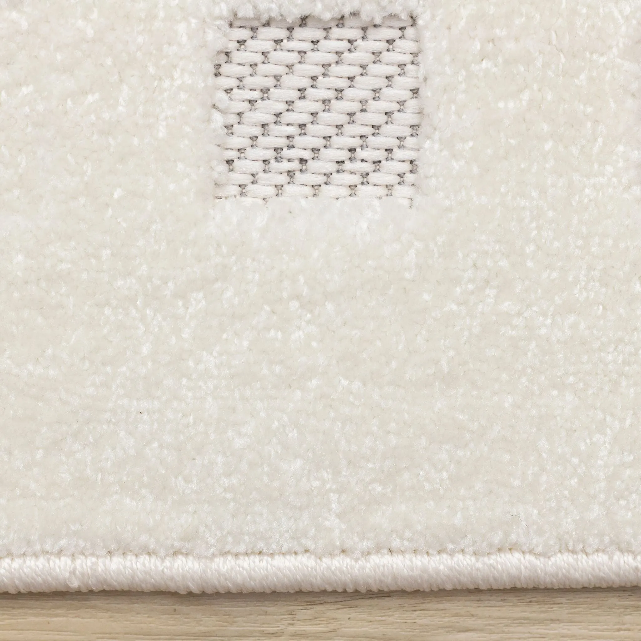 Pearl Grid 6'7" x 9'6" Grid Design Area Rug - White