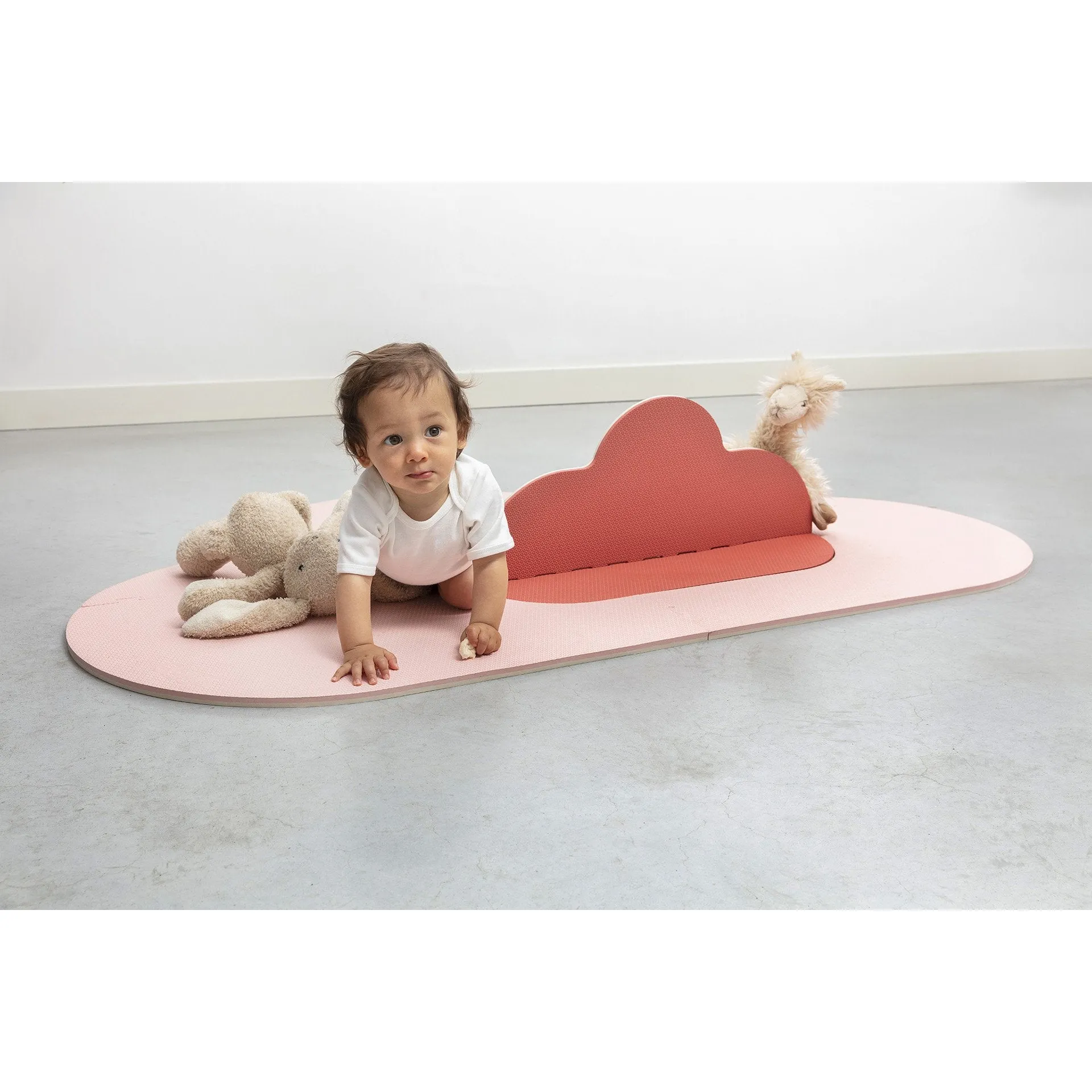 Quut Playmat - Head In The Clouds (S - 145 x 90cm) - Blush Rose