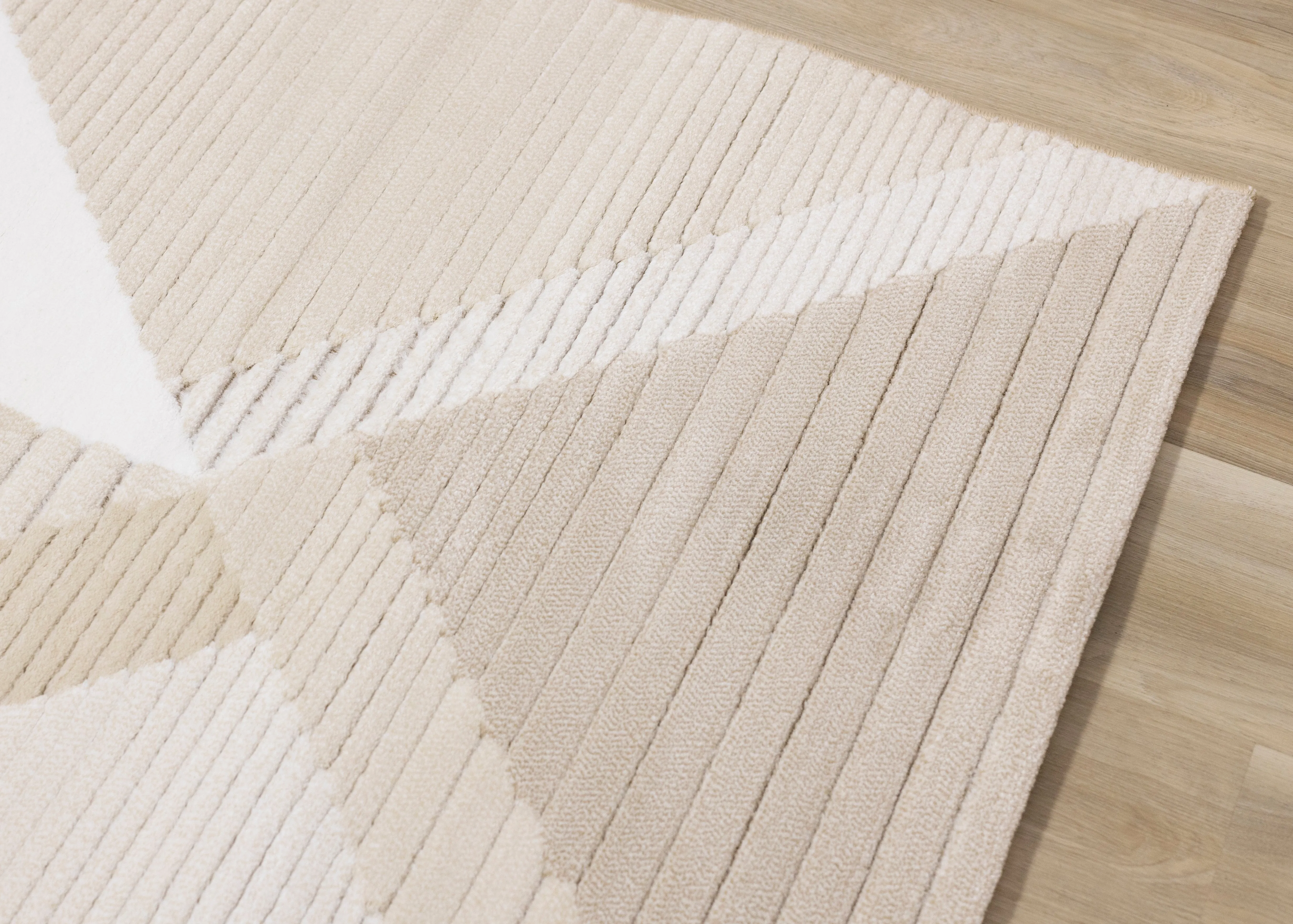 Sandstone Plains 5'3" x 7'7" Elegant Contemporary Geometric Pattern Area Rug - Cream