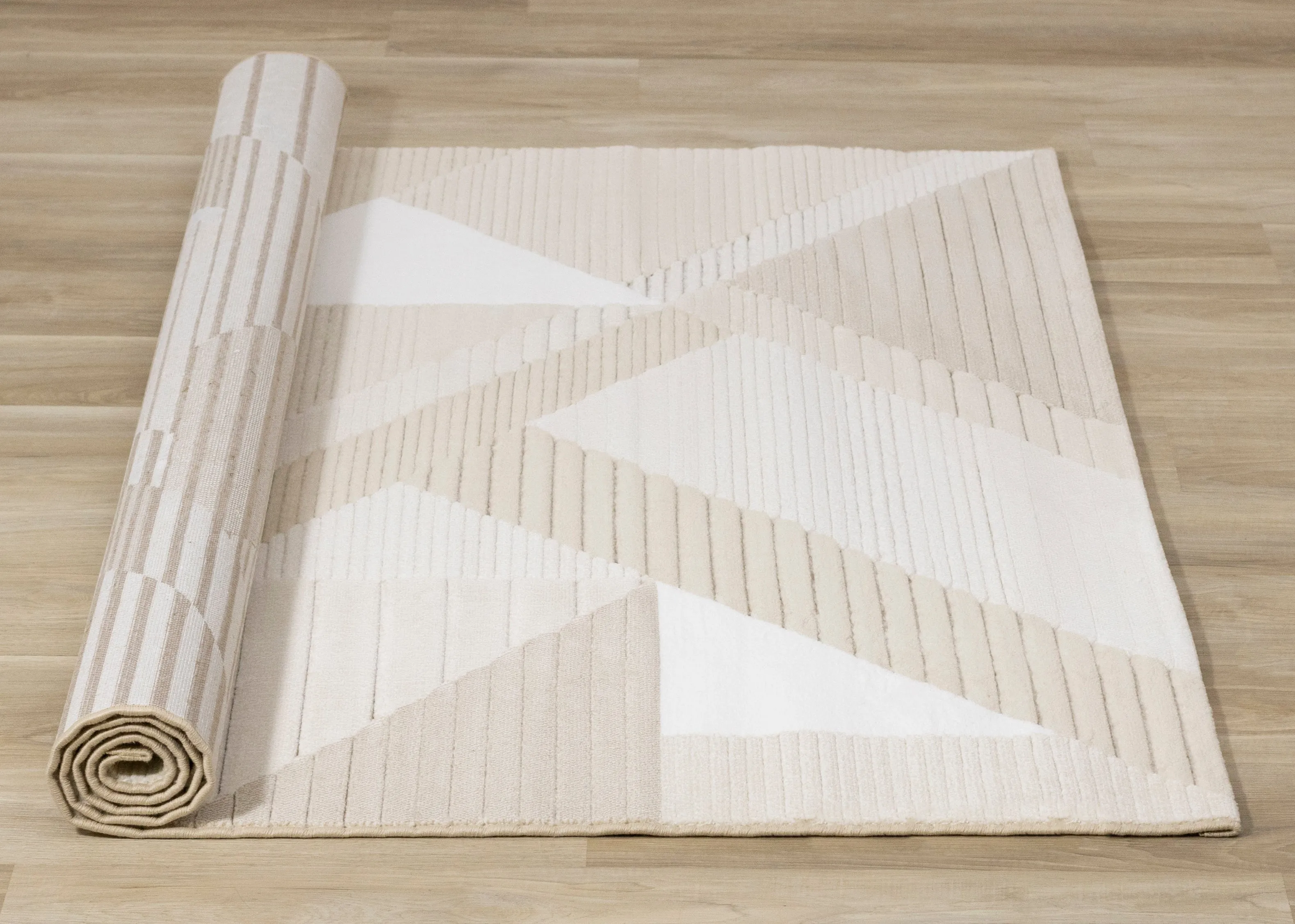 Sandstone Plains 5'3" x 7'7" Elegant Contemporary Geometric Pattern Area Rug - Cream