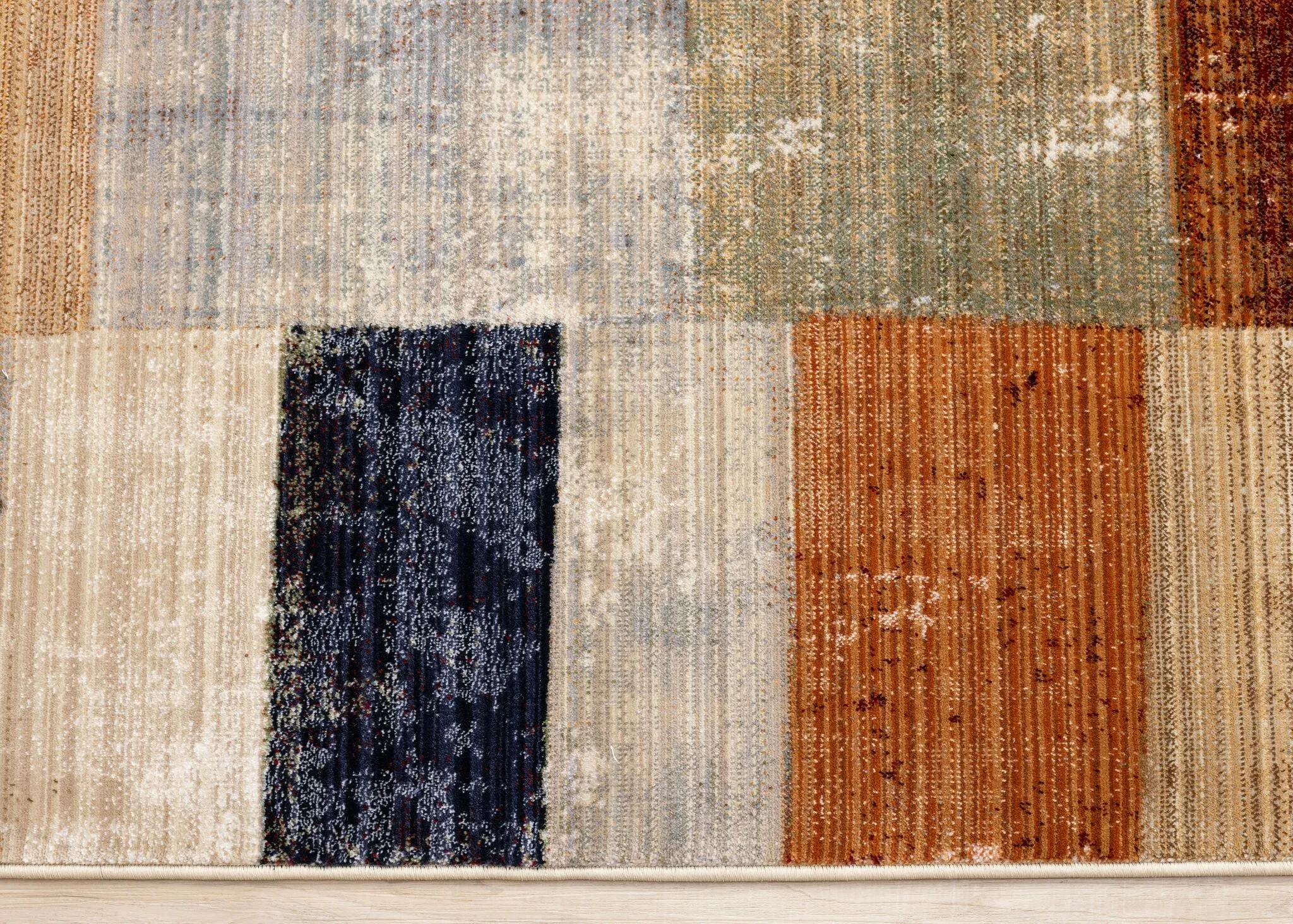 Serene 5'3" x 7'10" Patchwork Quilt Design Area Rug