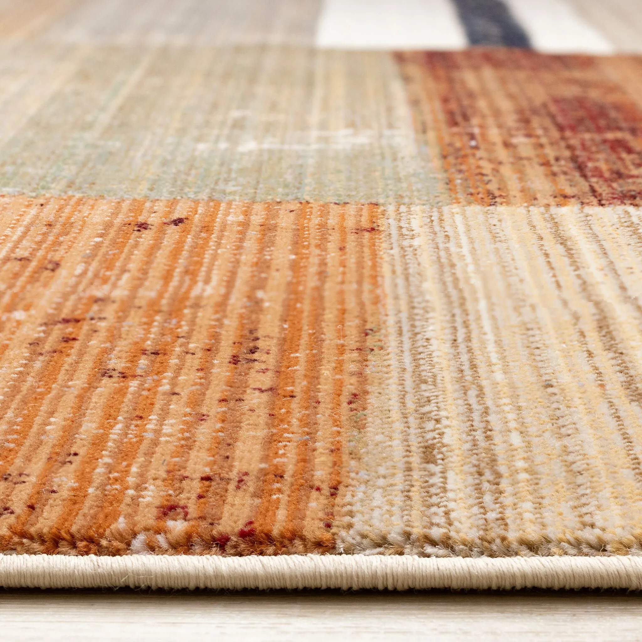 Serene 5'3" x 7'10" Patchwork Quilt Design Area Rug
