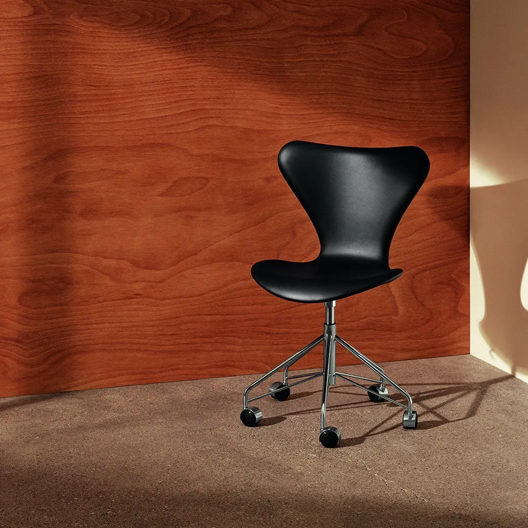 Series 7 Swivel Chair 3117 - Fully Upholstered