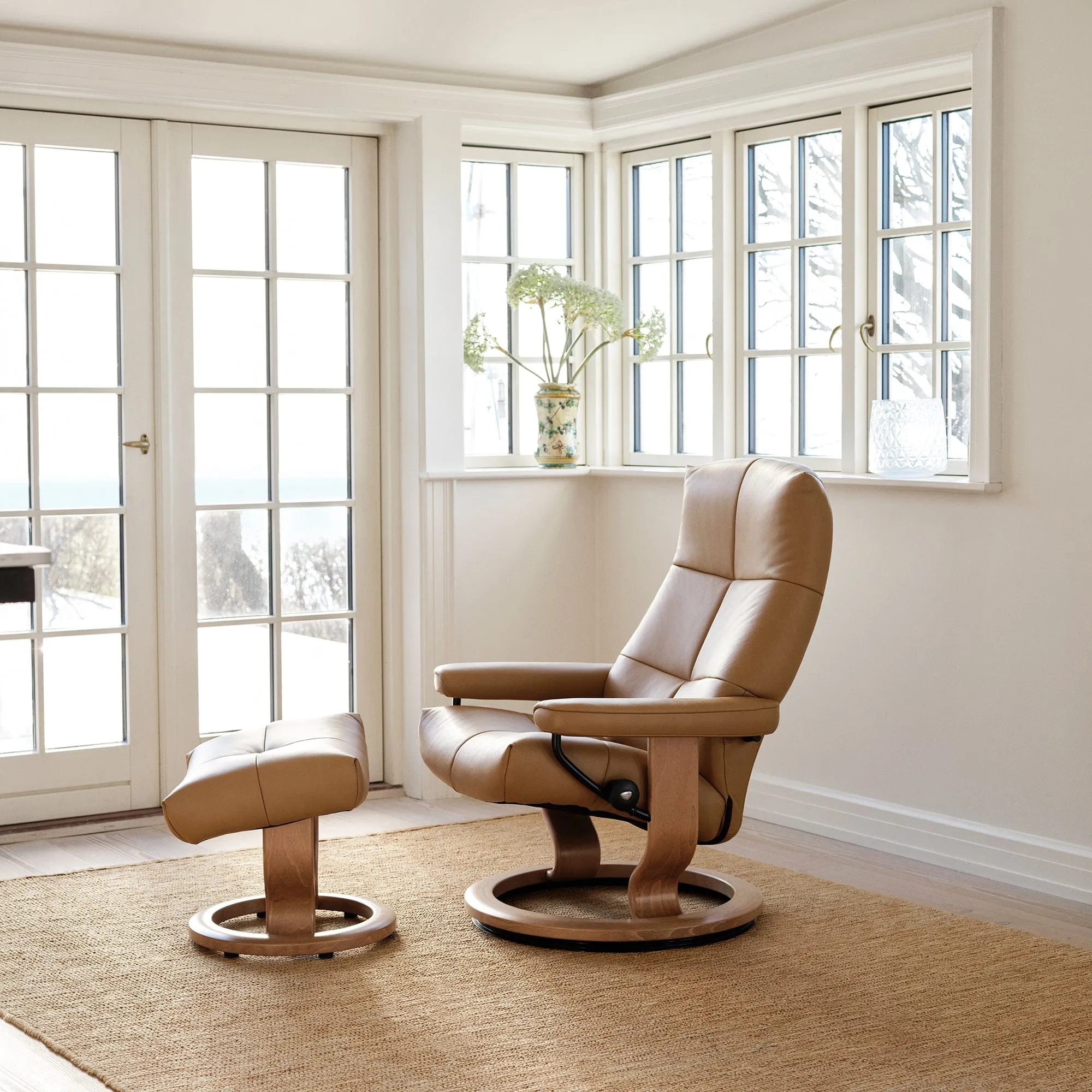 Stressless David - Chair & Footstool With Classic Base In Leather