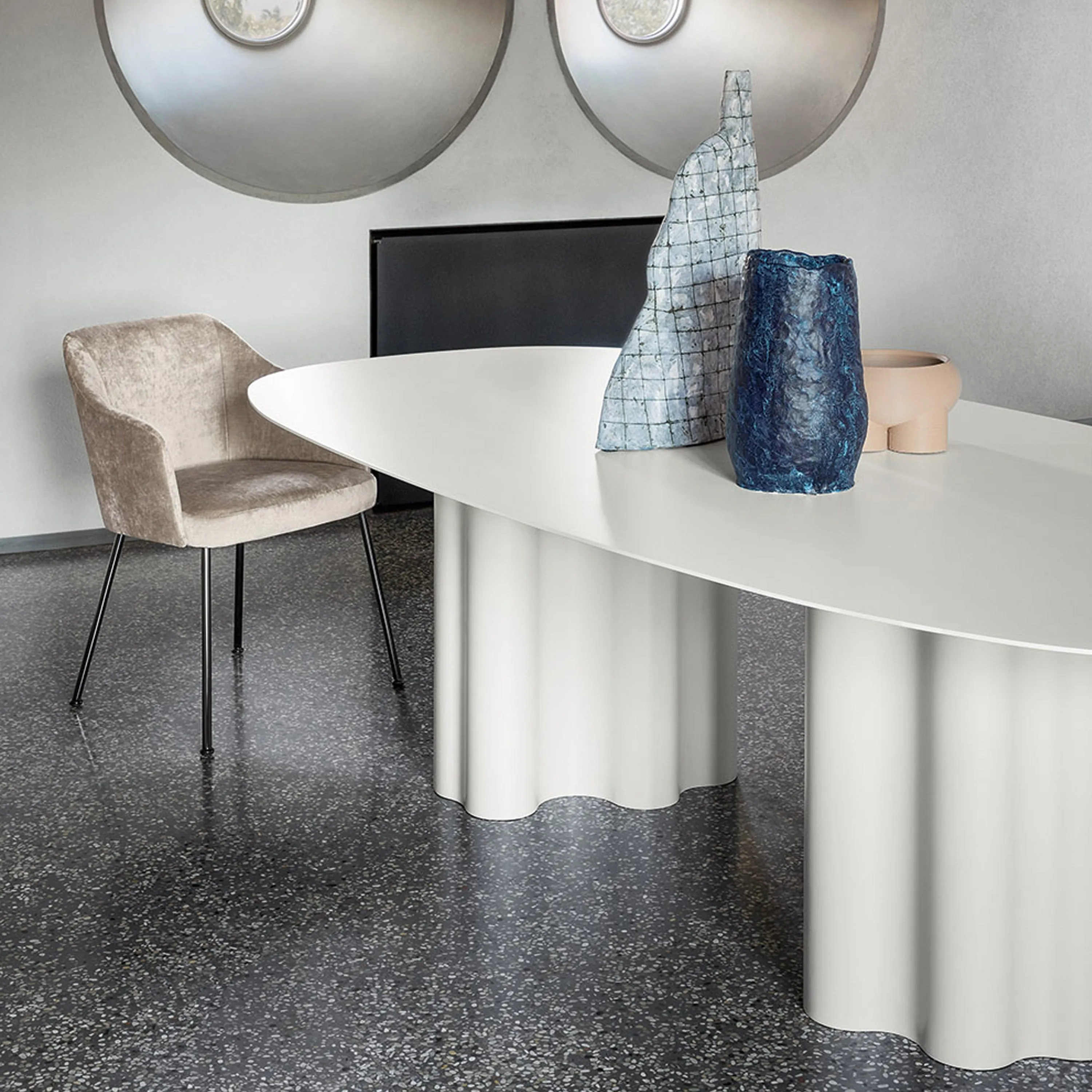 Teatro Magico Oval Dining Table