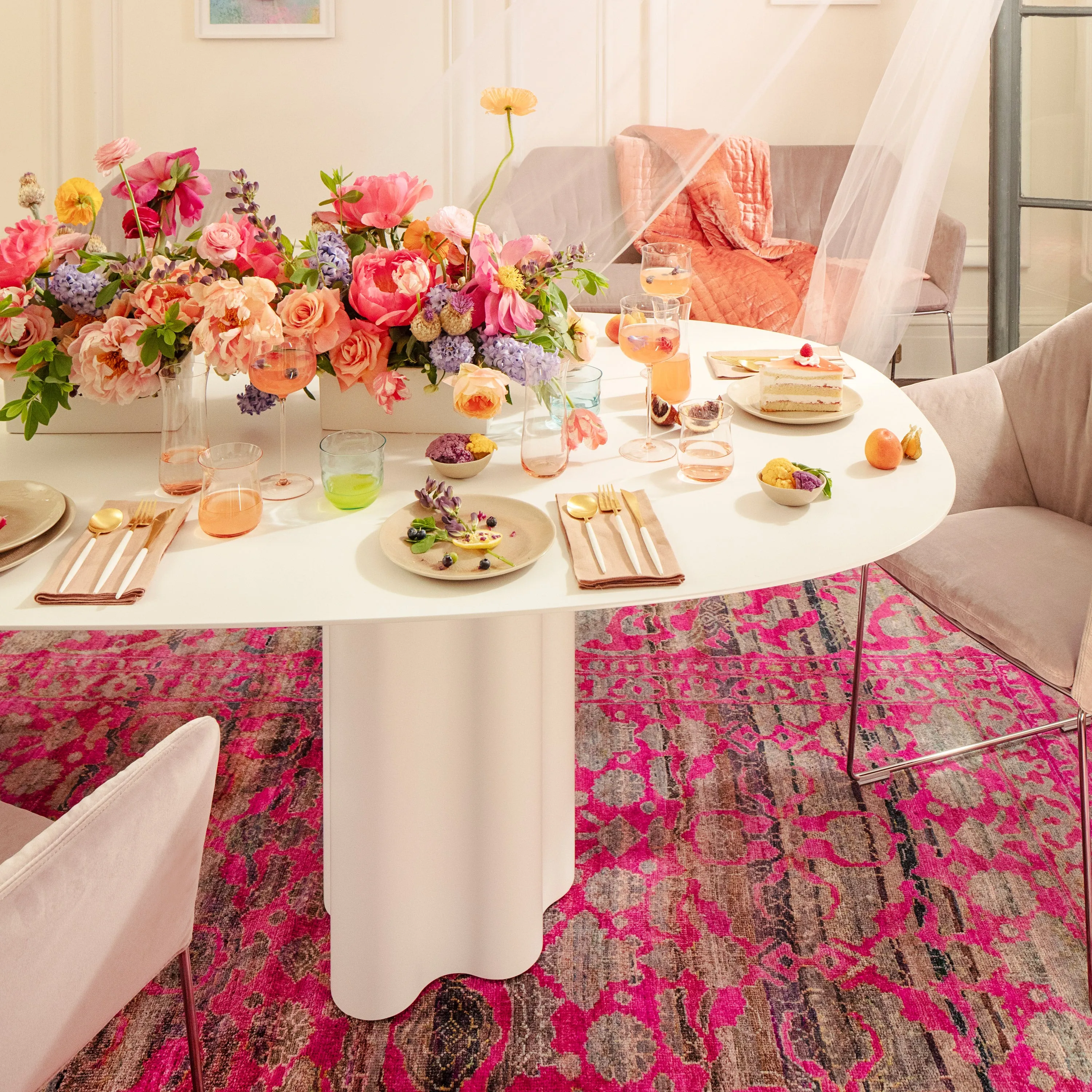 Teatro Magico Oval Dining Table