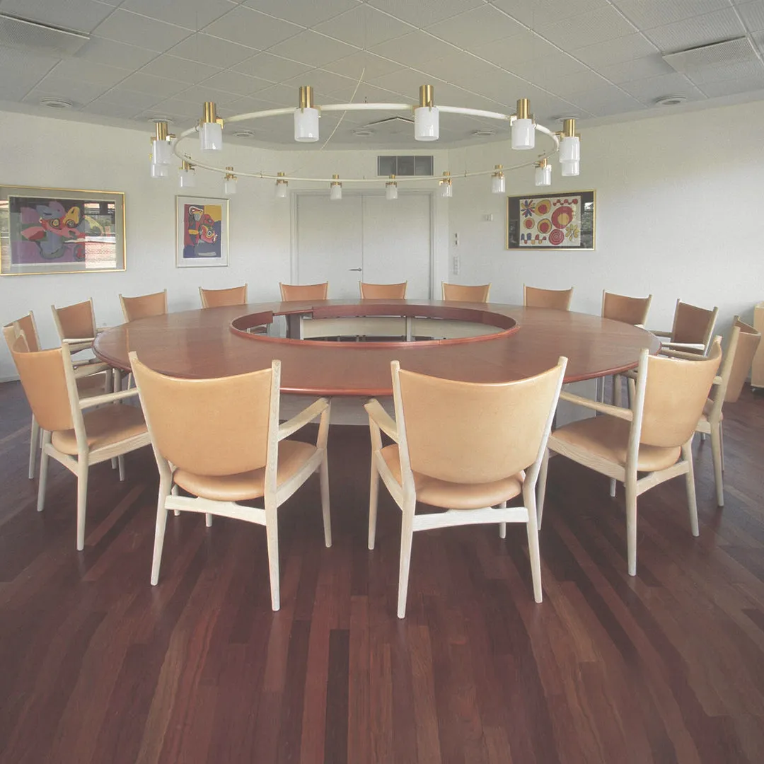 Wegner PP240 Conference Chair